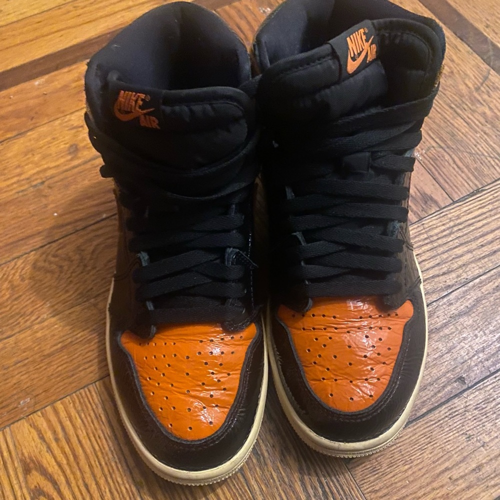 Authentic gently used Jordan 1 Retro High
Shattered Backboard 3.0.